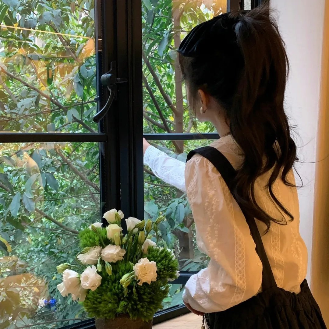 开局10000亿，我靠花钱逆袭